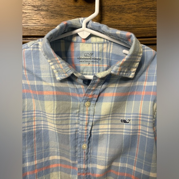 Vineyard Vines button down shirt - Picture 2 of 4